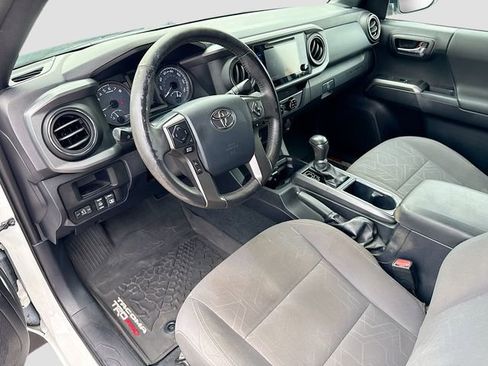 Used 2017 Toyota Tacoma TRD Sport w/ Tow Package RWD image 9