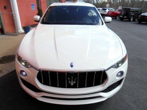 Used 2021 Maserati Levante AWD/4WD image 38
