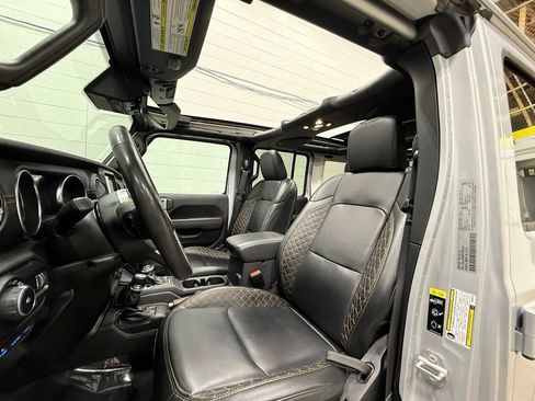 Used 2023 Jeep Wrangler Unlimited Sahara AWD/4WD image 36