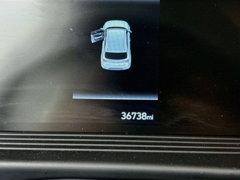 Used 2025 Hyundai Venue SEL FWD image 19
