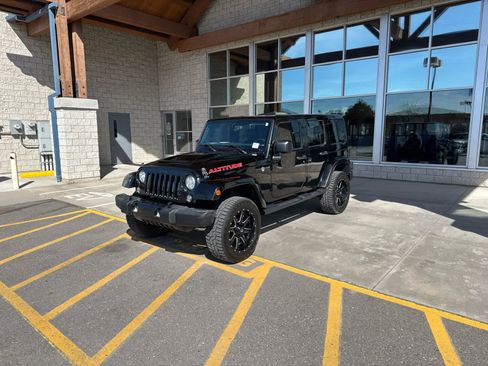 Used 2018 Jeep Wrangler Unlimited Sahara image 1