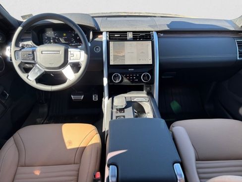 Used 2025 Land Rover Discovery Dynamic SE AWD/4WD image 13