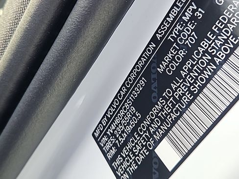 New 2025 Volvo XC60 T8 Plus w/ Climate Package image 5