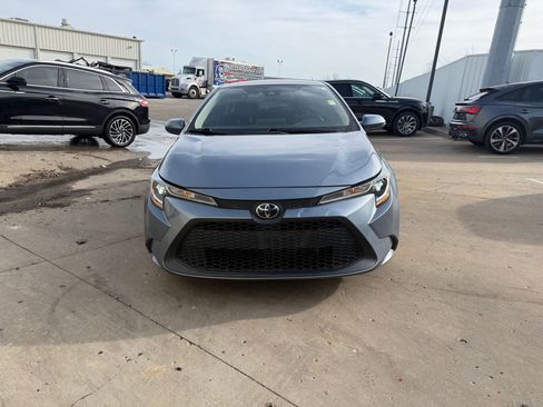 Used 2021 Toyota Corolla LE image 2