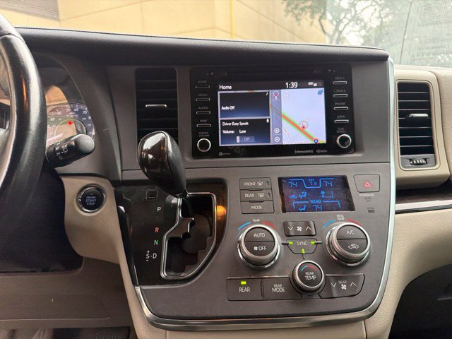 Used 2019 Toyota Sienna XLE w/ XLE Navigation Package FWD image 10