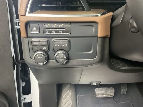 Certified 2026 Chevrolet Suburban High Country image 15