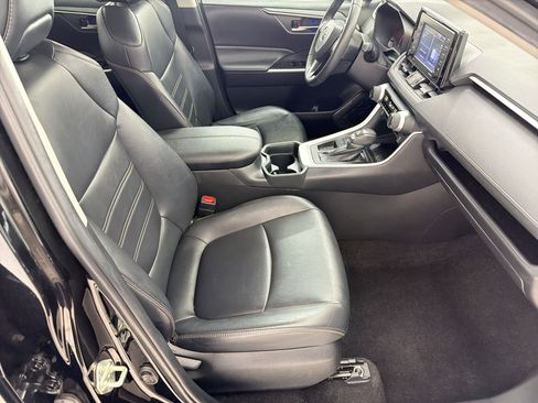 Used 2020 Toyota RAV4 XLE Premium FWD image 28