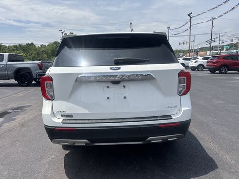 Used 2023 Ford Explorer XLT w/ Equipment Group 202A AWD/4WD image 4