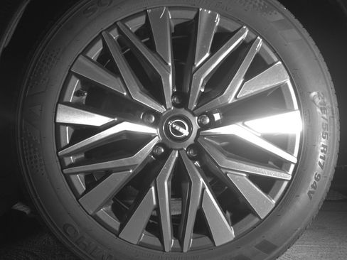 Used 2025 Nissan Altima 2.5 SV FWD image 14