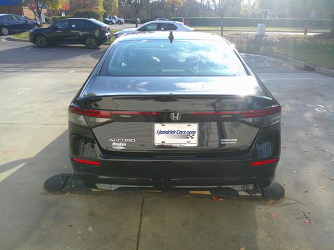 Used 2023 Honda Accord Touring image 11