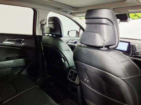 Used 2025 Kia Sportage SX FWD image 11