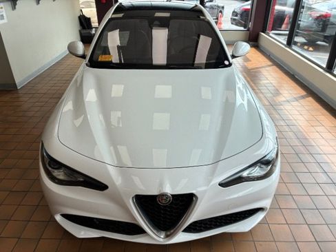 Used 2019 Alfa Romeo Giulia Ti w/ Quick Order Package 22Z Lusso RWD image 6