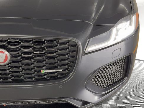 Used 2022 Jaguar XF R-Dynamic SE image 11