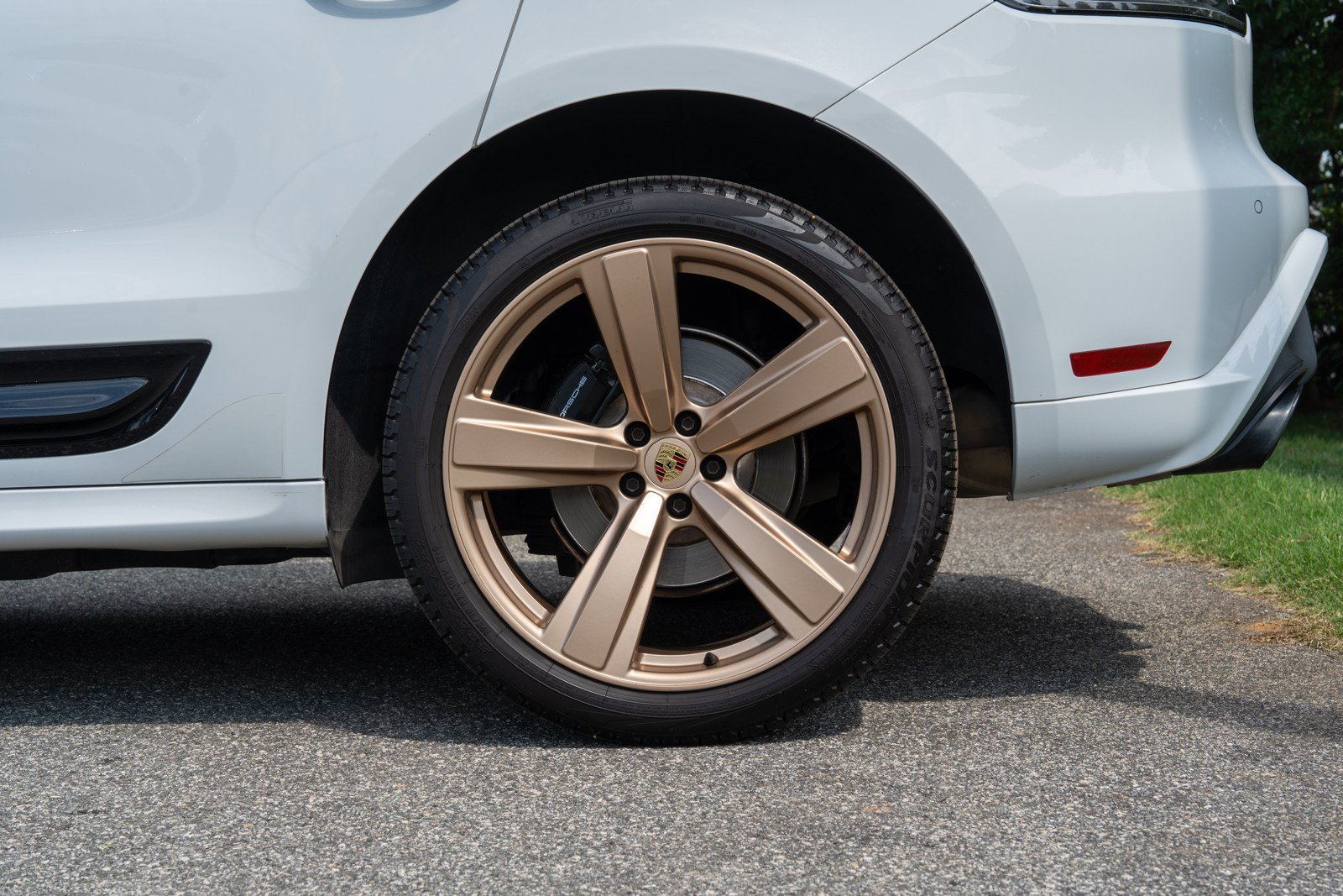 Certified 2024 Porsche Macan AWD/4WD image 12