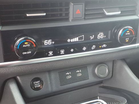 Used 2024 Nissan Rogue SV FWD image 9