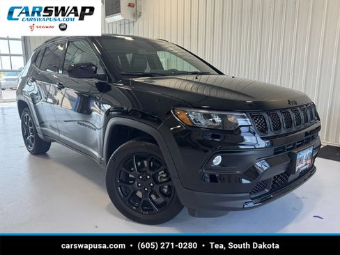Used 2023 Jeep Compass Latitude w/ Convenience Group AWD/4WD image 1