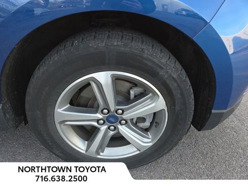 Used 2022 Ford Edge SEL w/ Convenience Package image 2