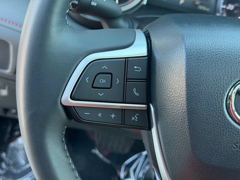 Used 2023 Toyota Highlander XSE AWD/4WD image 23