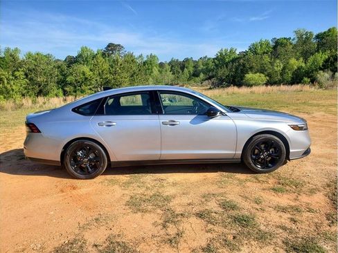 Used 2025 Honda Accord SE image 11