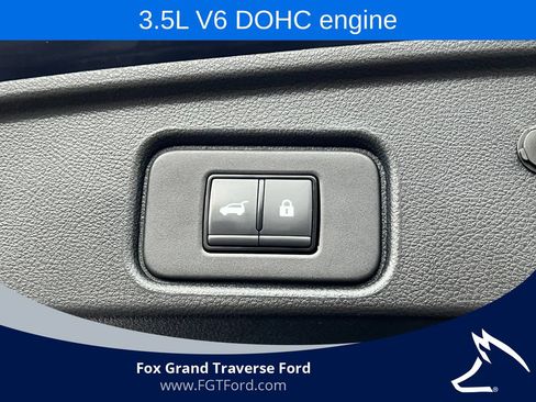 Used 2025 Nissan Pathfinder SV AWD/4WD image 35