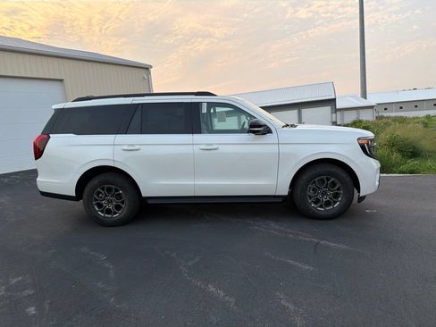 New 2027 Ford Expedition Active AWD/4WD image 3