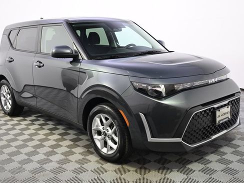 Used 2025 Kia Soul LX w/ LX Technology Package FWD image 8