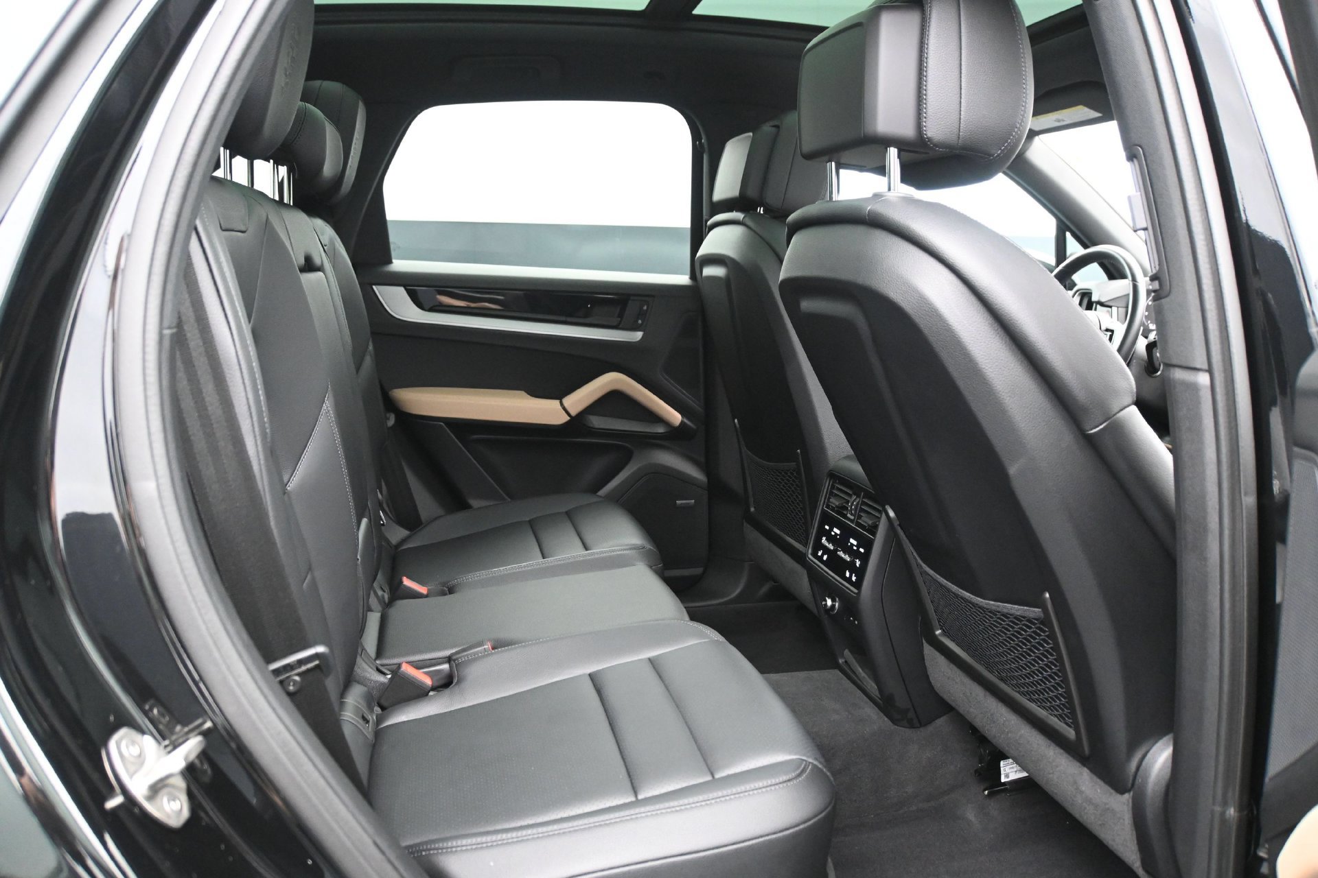 Used 2024 Porsche Cayenne AWD/4WD image 14