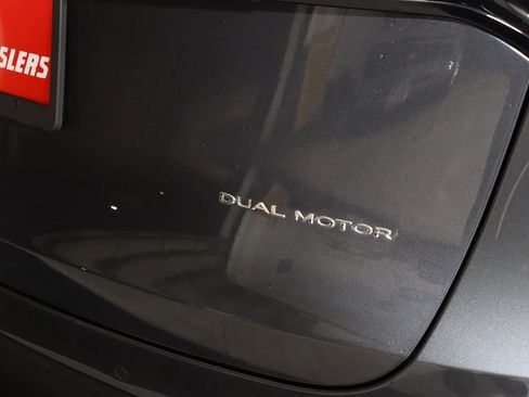 Used 2024 Tesla Model Y Long Range AWD/4WD image 42