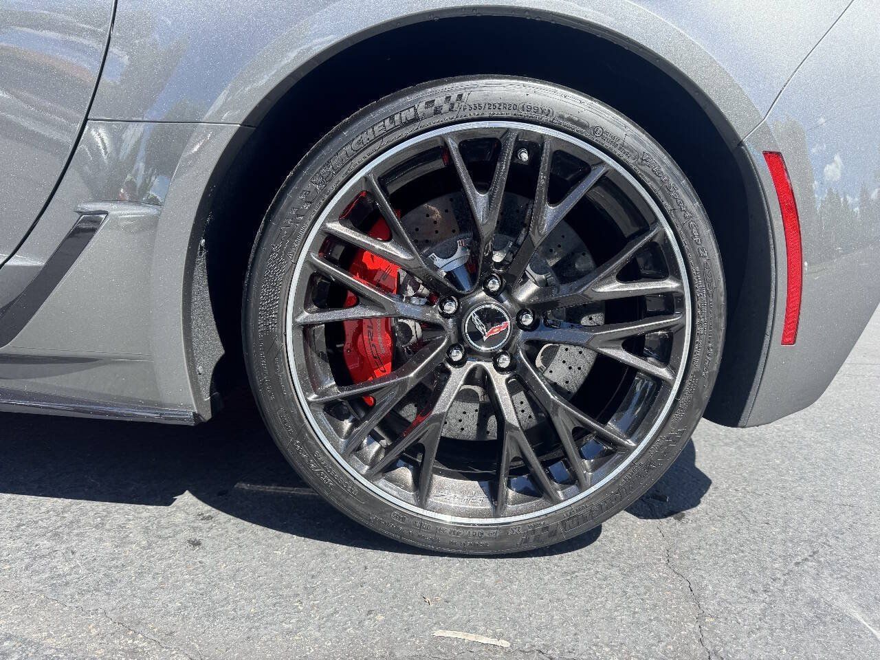 Used 2015 Chevrolet Corvette Z06 w/ 3LZ Preferred Equipment Group RWD image 20