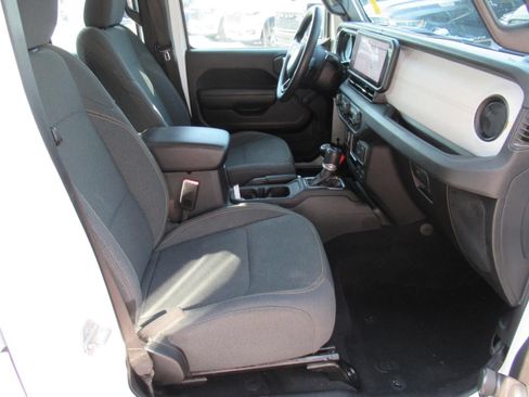 Certified 2024 Jeep Gladiator Sport AWD/4WD image 10