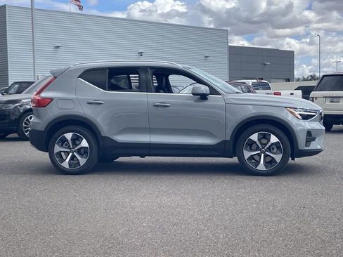 Certified 2025 Volvo XC40 B5 Core w/ Protection Package Premier image 4
