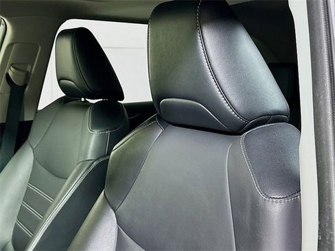 Used 2023 Toyota RAV4 XLE Premium image 21