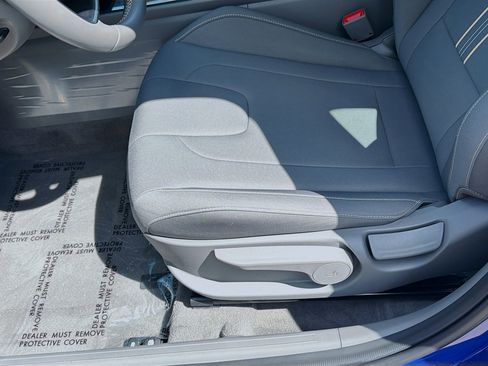 Certified 2025 Hyundai Elantra Sport image 15