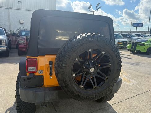 Used 2012 Jeep Wrangler Unlimited Sport image 5