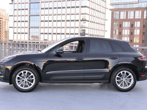 Certified 2025 Porsche Macan image 2
