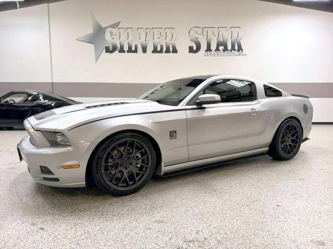 Used 2013 Ford Mustang GT Premium RWD image 1