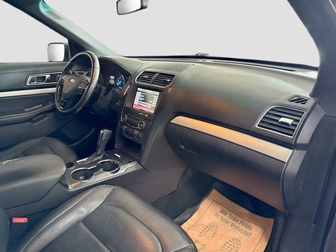 Used 2016 Ford Explorer XLT w/ Equipment Group 202A FWD image 29