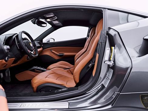 Used 2018 Ferrari 488 GTB RWD image 44