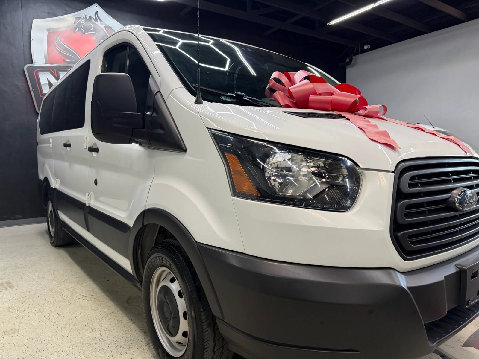 Used 2019 Ford Transit 150 XL RWD image 5