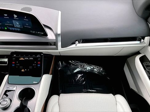 Used 2026 Cadillac Vistiq Luxury image 26