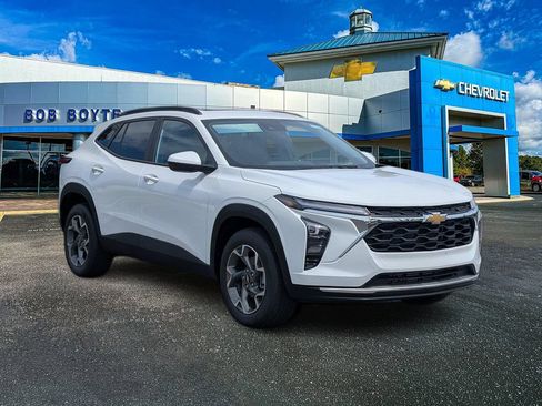 New 2026 Chevrolet Trax LT w/ Sunroof Package FWD image 9