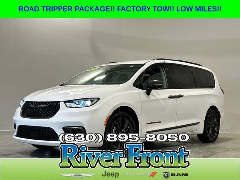 Used 2024 Chrysler Pacifica Touring-L w/ Road Tripper Package FWD image 1