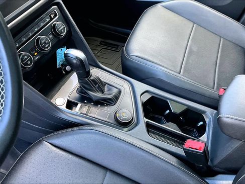 Used 2021 Volkswagen Tiguan SE w/ Panoramic Sunroof Package image 15