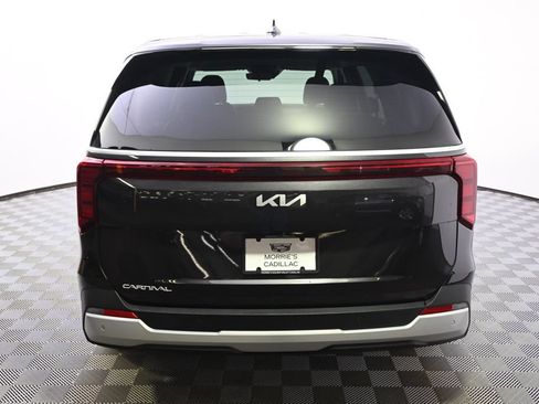 Used 2026 Kia Carnival FWD image 5