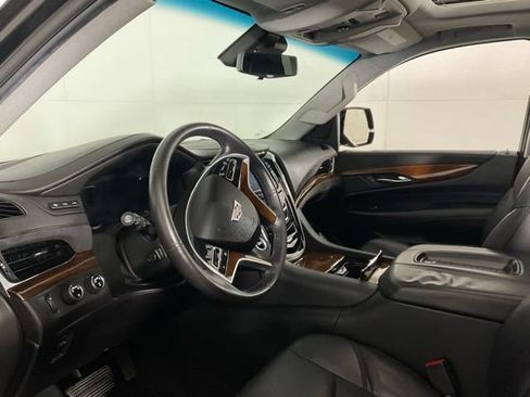 Used 2018 Cadillac Escalade Premium Luxury AWD/4WD image 20