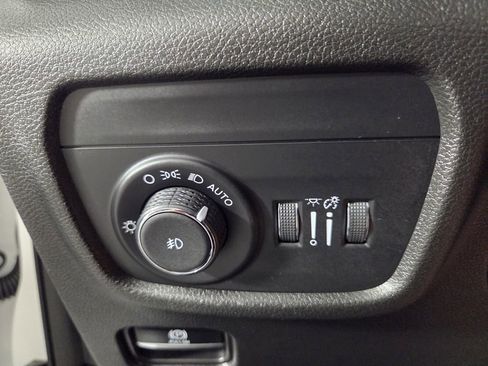 Used 2023 Jeep Grand Cherokee Limited RWD image 19