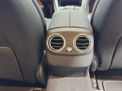 Used 2019 Mercedes-Benz C 300 Sedan image 16