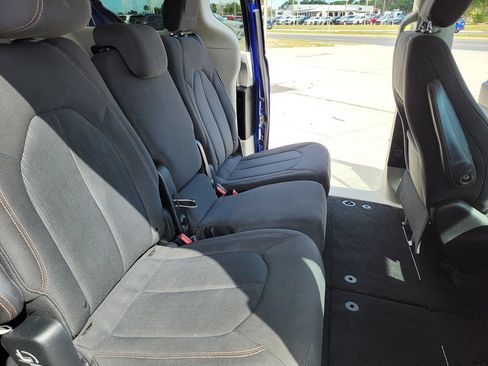 Used 2018 Chrysler Pacifica Touring Plus w/ Tire & Wheel Group FWD image 16