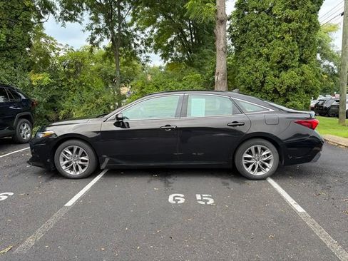 Used 2019 Toyota Avalon XLE w/ Moonroof Package FWD image 9