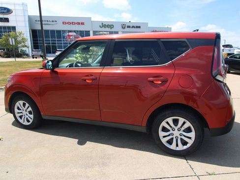 Used 2023 Kia Soul LX FWD image 14